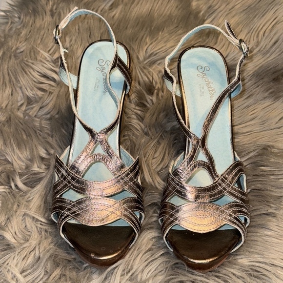 EUC Anthropologie Seychelles Worth It Silver Metallic Wedge Sandals Size 9.5 - Picture 2 of 10